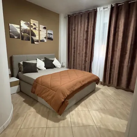 052 Apartment *