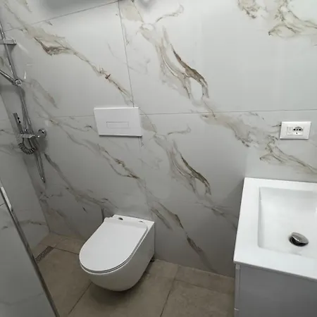 052 Apartment *