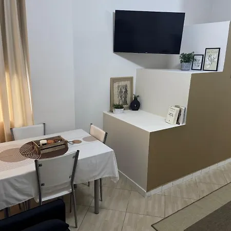 Apartment 052 *