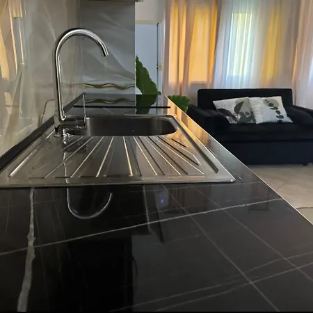 052 Apartment *